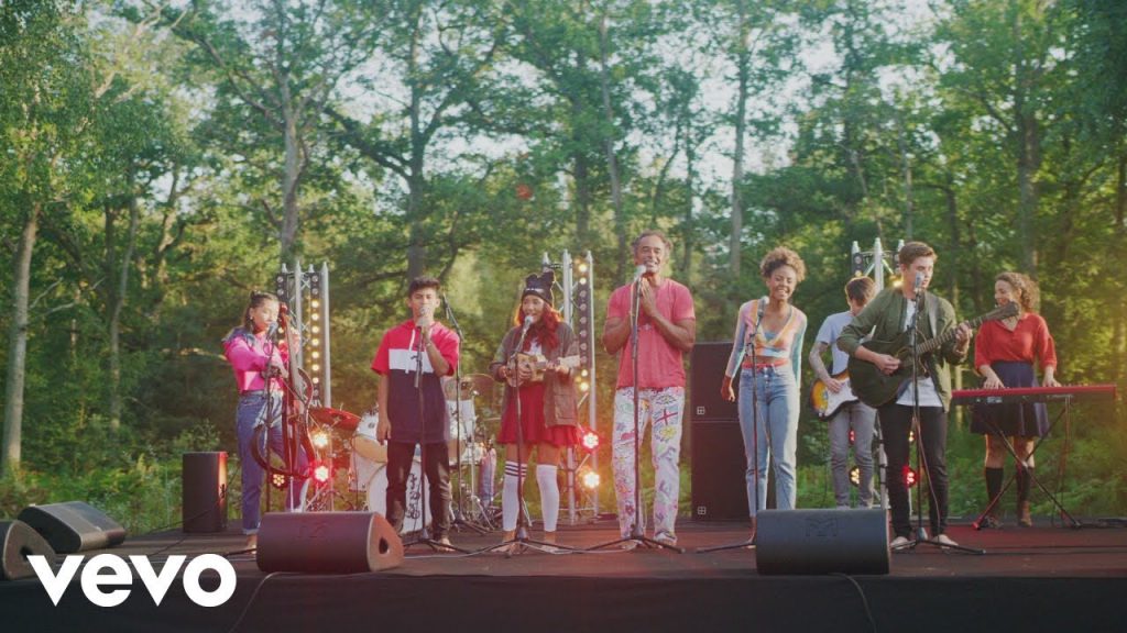 Yannick Noah chante avec Les enfants de la terre sur "Les lionnes"